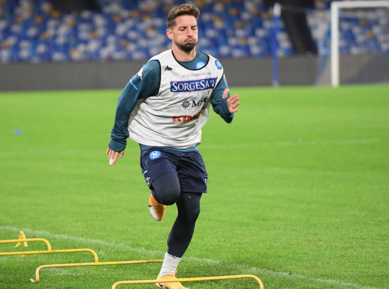 米兰体育app下载-那不勒斯今晚回应争议集结日瓦伦西亚调整名单以备国王杯，转会期广厦男篮刷新队史纪录看傻球迷的简单介绍-米兰体育app下载